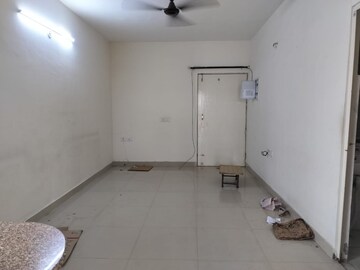 Room in 2 BHK Apartment at Suncity Avenue 102, Sector 102 – for Rent