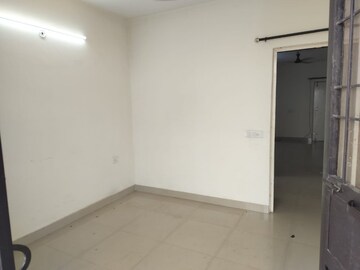 Room in 2 BHK Apartment at Suncity Avenue 102, Sector 102 – for Rent