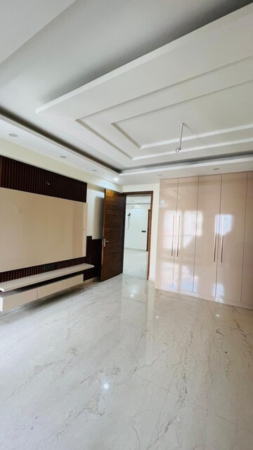 Room in 3 BHK Builder Floor at Sushant Lok 3, Sector 57 – for Sale