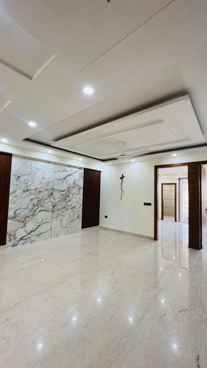 3 BHK + Pooja Room,Servant Room Builder Floor For Sale in Sushant Lok 3