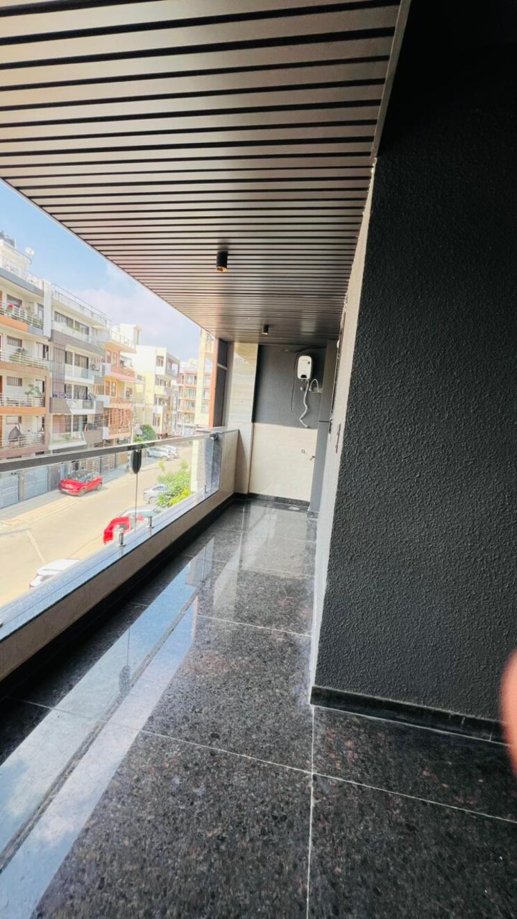 Balcony, sushant-lok-3 3 Bedroom 260 Sq.Yd. Builder Floor In Sector 57 Gurgaon 8012732