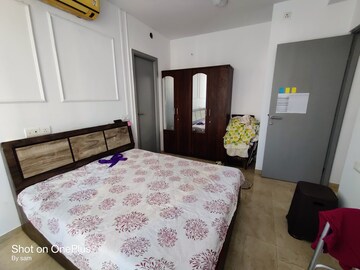 Bedroom in 2 BHK Apartment at Hiranandani Estate – for Rent