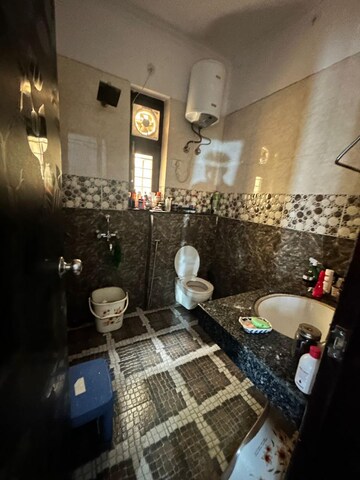 Living Room in 4 BHK Builder Floor at Sector 46 – for Rent