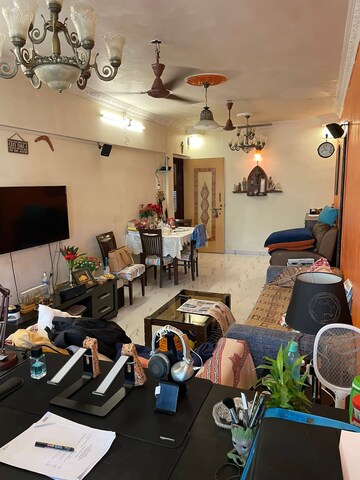 Master Bedroom in 2 BHK Apartment at Takshila CHS, Andheri East – for Rent