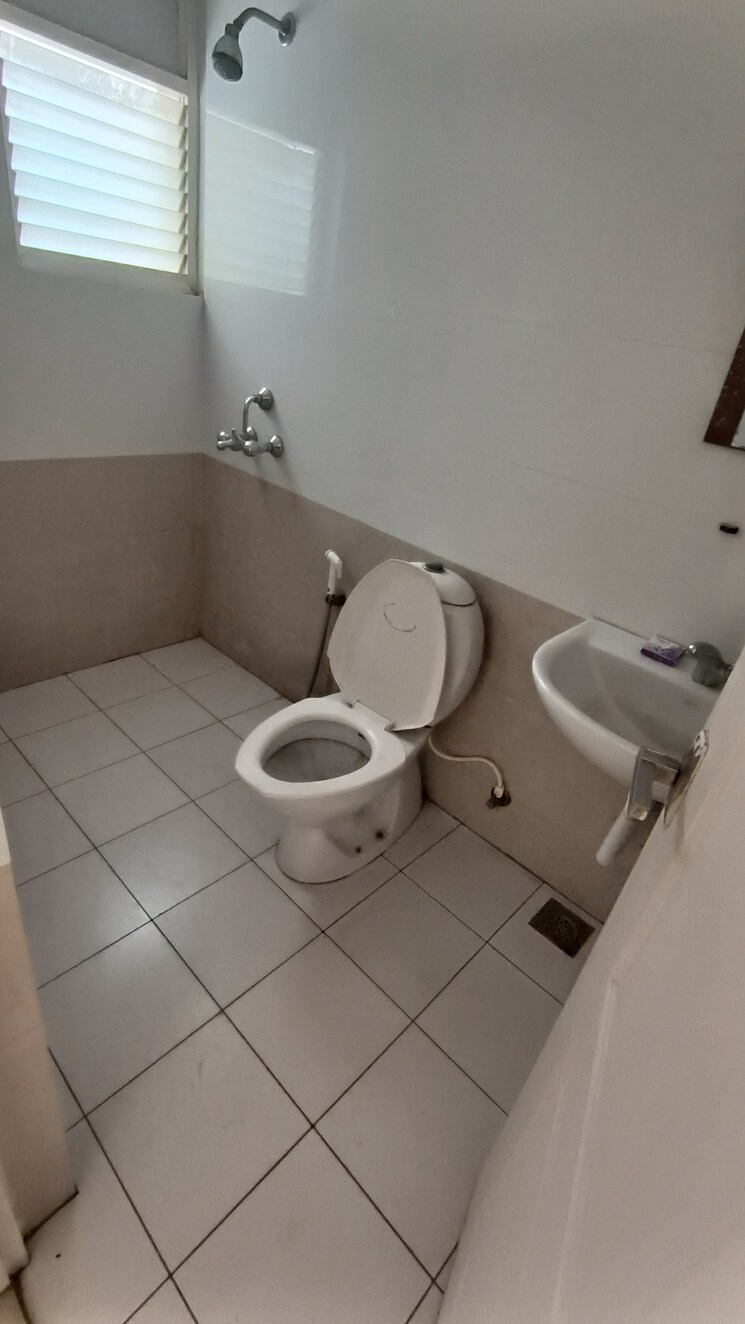 Bathroom, babukhan-solitaire 2 Bedroom 1130 Sq.Ft. Apartment In Gachibowli Hyderabad 8012814