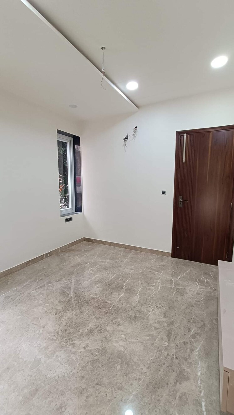 Room, burari 2 Bedroom 85 Sq.Yd. Builder Floor In Burari Delhi 8012877