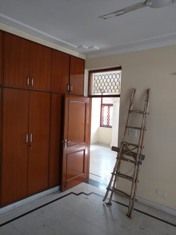 Staircase in 4 BHK Independent House at RWA Apartments Sector 50, Sector 50 – for Rent