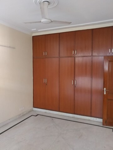 Room in 4 BHK Independent House at RWA Apartments Sector 50, Sector 50 – for Rent