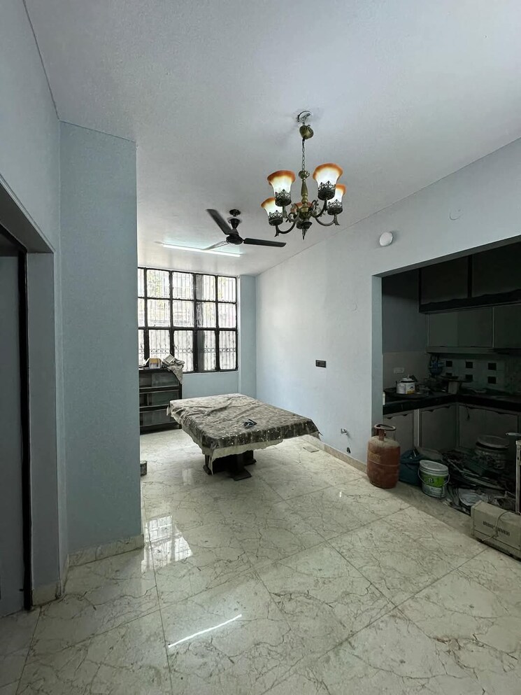 Room, burari 3 Bedroom 100 Sq.Yd. Builder Floor In Burari Delhi 8012943