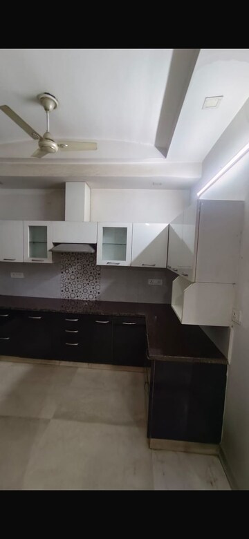 Kitchen in 3 BHK Builder Floor at Sector 57 – for Rent