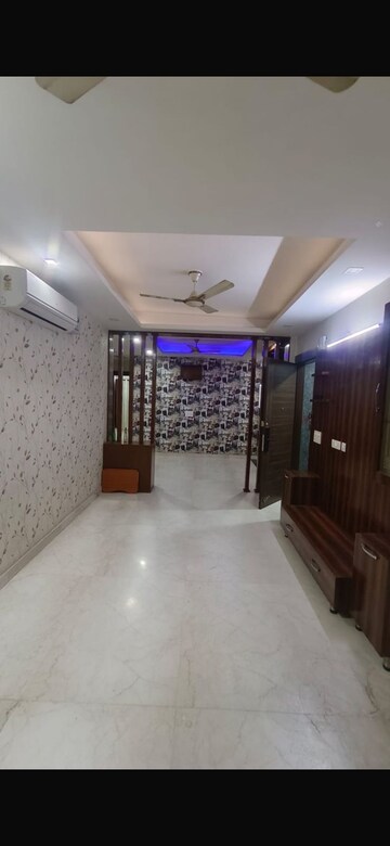 Room in 3 BHK Builder Floor at Sector 57 – for Rent