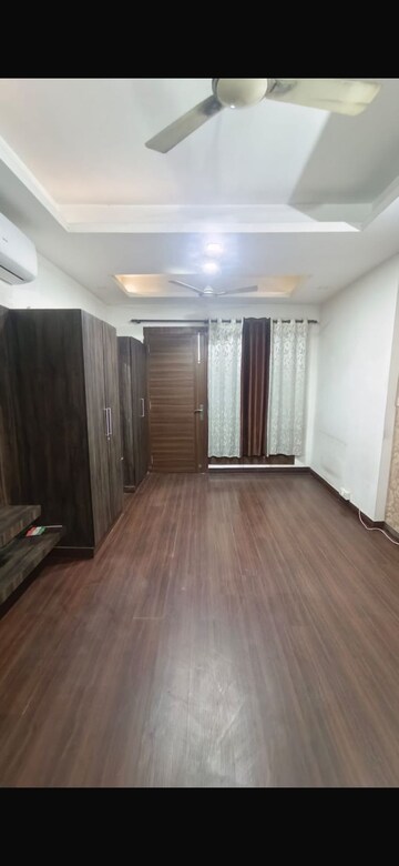 Building Lobby in 3 BHK Builder Floor at Sector 57 – for Rent
