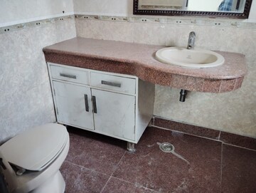 Master Bedroom in 4 BHK Builder Floor at East Of Kailash – for Rent