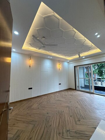 Bedroom in 3.5 BHK Builder Floor at Ansal API Esencia, Sector 67 – for Sale