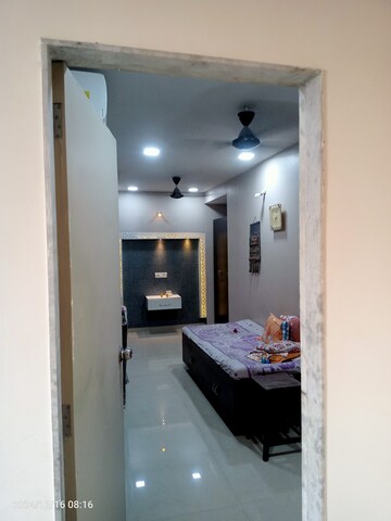 Master Bedroom in 1.5 BHK Apartment at Hiranandani Lavinia, Ghodbunder Road – for Rent