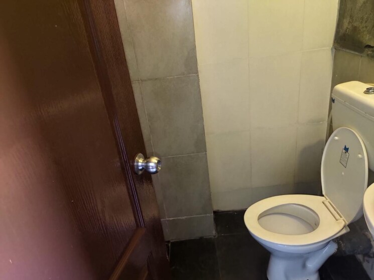 Bathroom, savvy-solaris 3 Bedroom 1746 Sq.Ft. Apartment In Motera Ahmedabad 8013073