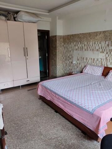 Bedroom in 2 BHK Builder Floor at Sector 52 – for Rent