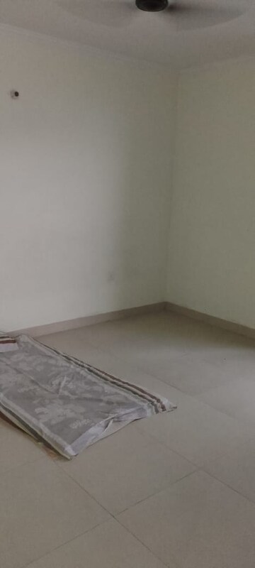 Room in 2 BHK Apartment at Omega Orchid Heights, Faizabad Road – for Rent