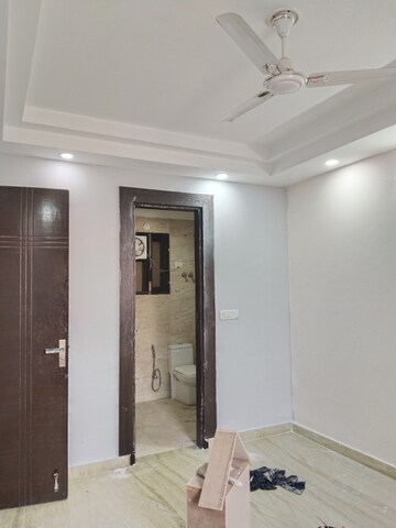 Building Lobby in 3 BHK Builder Floor at Ansal Plaza Sector-23, Sector 23 – for Rent