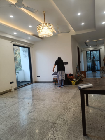 Building Lobby in 3 BHK Builder Floor at Ansal Plaza Gurgaon, Palam Vihar – for Rent