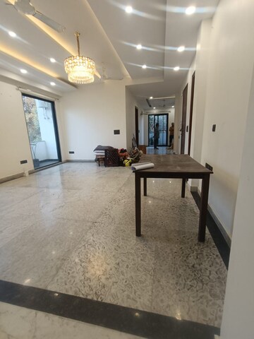 Building Lobby in 3 BHK Builder Floor at Ansal Plaza Gurgaon, Palam Vihar – for Rent