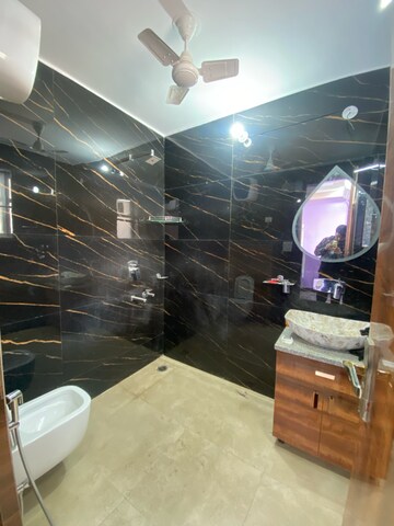 Bathroom in 2 BHK Builder Floor at Ansal Plaza Gurgaon, Palam Vihar – for Rent