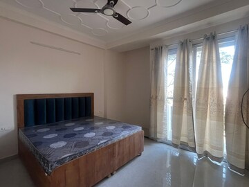 Room in 3 BHK Builder Floor at Sector 39 – for Rent