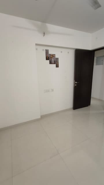 Room in 3 BHK Apartment at Runal Spacio, Ravet – for Rent