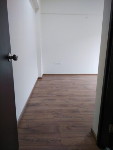 Room in 1 BHK Apartment at Mahindra Vivante, Andheri East – for Rent