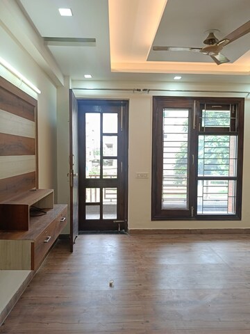 Room in 4 BHK Builder Floor at Sector 51 – for Rent