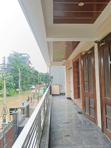 Balcony in 4 BHK Builder Floor at Sector 51 – for Rent