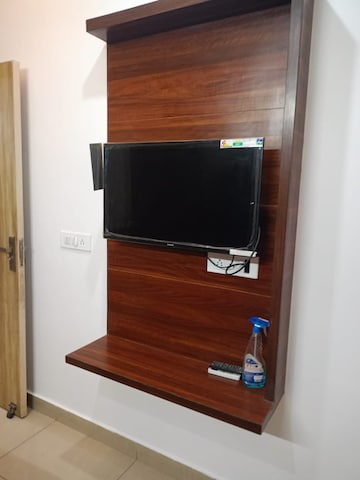 Furnished Amenities in 2 BHK Builder Floor at Ansal Sushant Lok I, Sector 43 – for Rent