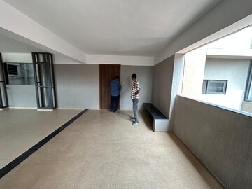 Room in 3 BHK Apartment at Near Vaishno Devi Circle On Sg Highway – for Rent