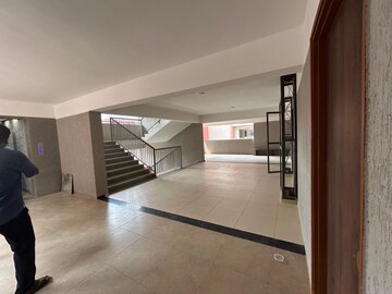 Room in 3 BHK Apartment at Near Vaishno Devi Circle On Sg Highway – for Rent
