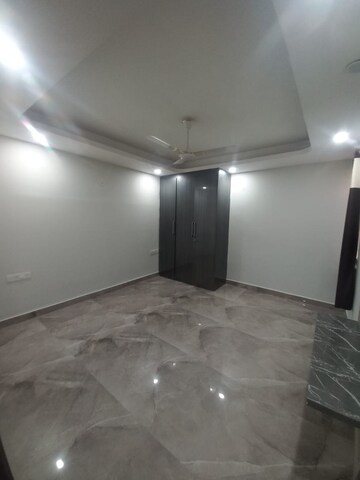 Room in 3 BHK Builder Floor at Sector 12a – for Rent