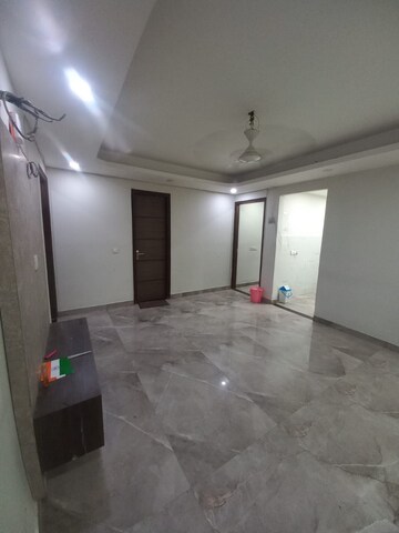 Room in 3 BHK Builder Floor at Sector 12a – for Rent
