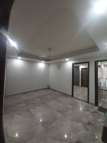 Room in 3 BHK Builder Floor at Sector 12a – for Rent