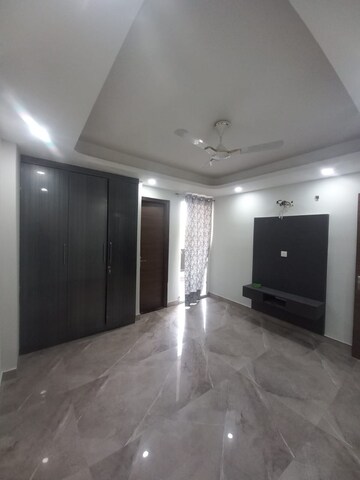 Room in 3 BHK Builder Floor at Sector 12a – for Rent