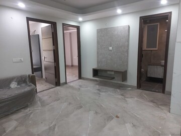 Room in 3 BHK Builder Floor at Sector 12a – for Rent