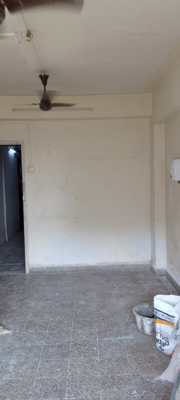 Room in 1.5 BHK Apartment at Kamla Airbus, Andheri East – for Rent
