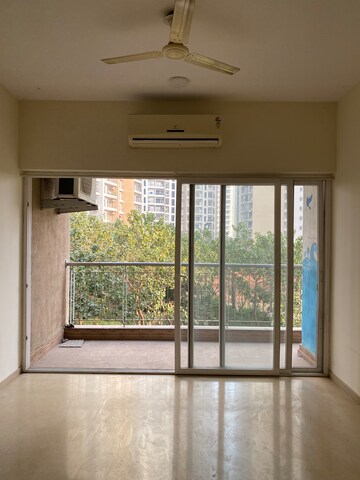 Room in 3 BHK Apartment at Runwal Greens, Mulund West – for Rent