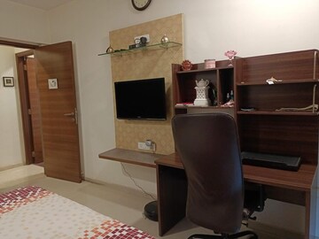 Furnished Amenities in 2.5 BHK Apartment at K Raheja Vistas, Andheri East – for Sale