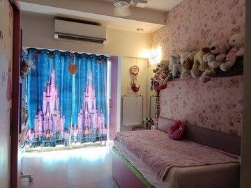 Bedroom in 2.5 BHK Apartment at K Raheja Vistas, Andheri East – for Sale