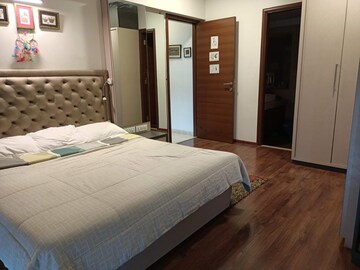 Bedroom in 2.5 BHK Apartment at K Raheja Vistas, Andheri East – for Sale