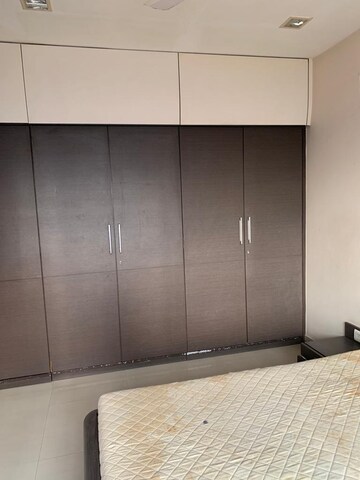 Room in 2 BHK Apartment at Raheja Tipco Heights, Malad East – for Rent