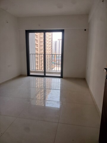 Room in 3 BHK Apartment at Near Vaishno Devi Circle On Sg Highway – for Rent