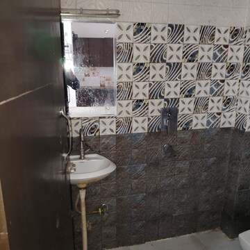 Furnished Amenities in Studio Builder Floor at DLF City Phase III, Sector 24 – for Rent