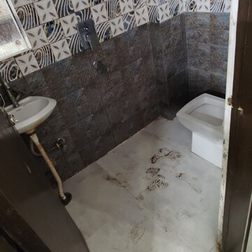 Bathroom in Studio Builder Floor at DLF City Phase III, Sector 24 – for Rent