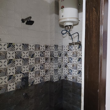 Bathroom in Studio Builder Floor at DLF City Phase III, Sector 24 – for Rent