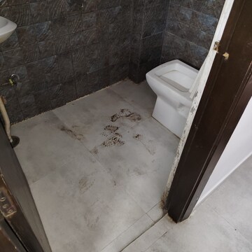 Balcony in Studio Builder Floor at DLF City Phase III, Sector 24 – for Rent